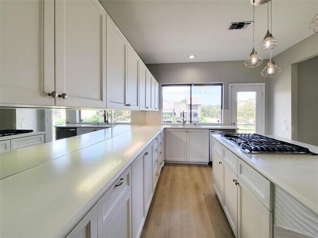 Building Photo - 18309 Sandy Cove Dr