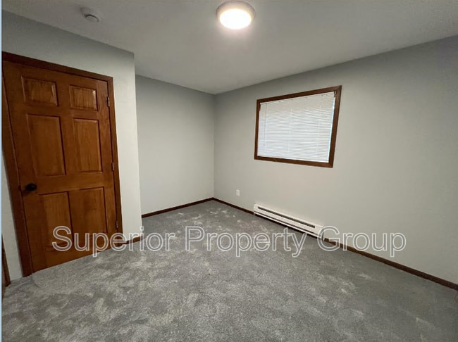 Building Photo - 2 S Wickham Ct