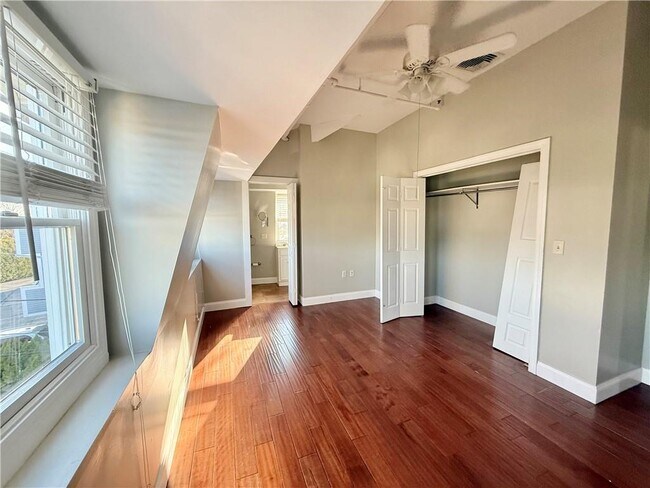 Building Photo - 23 Peck Ln