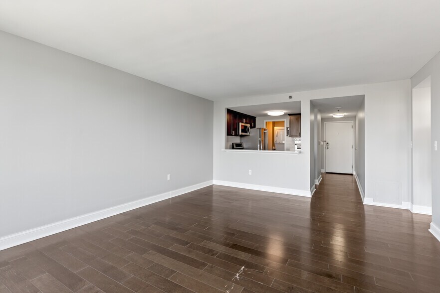 Building Photo - 250 E Harbortown Dr