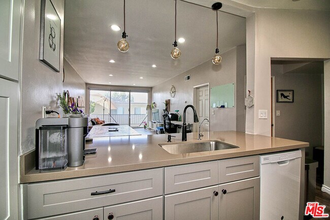 Building Photo - 400 La Fayette Park Pl