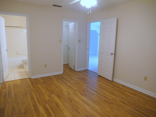 Building Photo - 428 Richview Park Cir W