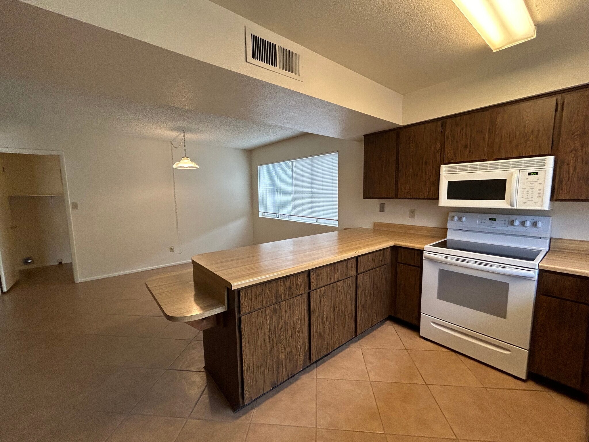 Building Photo - 1653 W Plana Ave