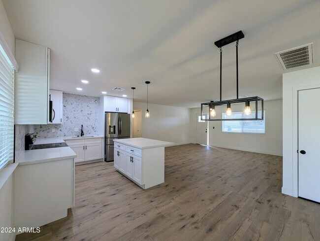 Building Photo - 121 N Flint Cir