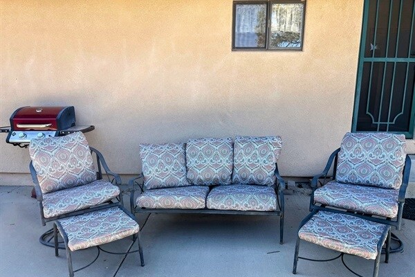 Building Photo - 7265 N Bridle Path