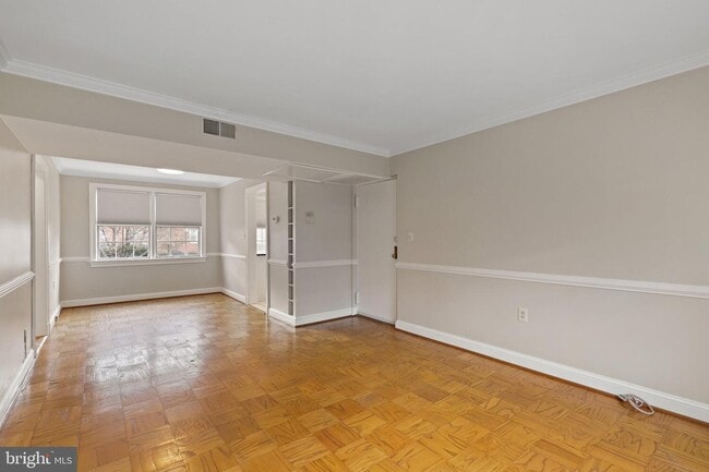 Living/Dining Room - 6622 Boulevard Vw