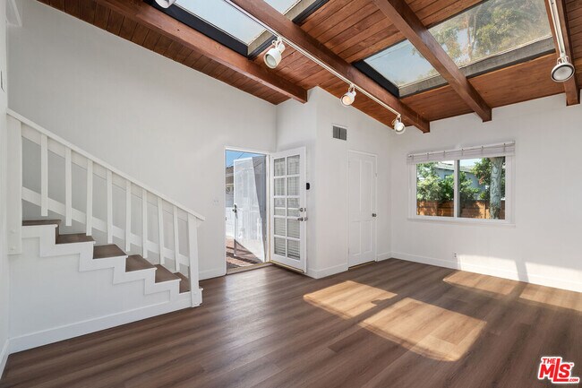 Building Photo - 769 Wildomar St