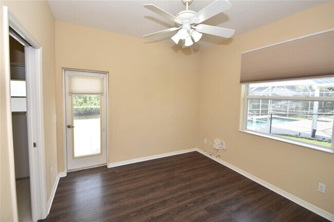 Building Photo - 10 Crampton Ct