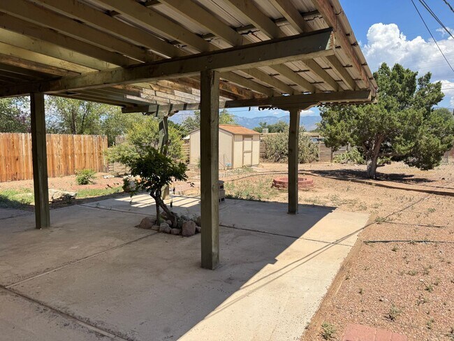 Building Photo - Bel-Air Neighborhood 2 Bed!