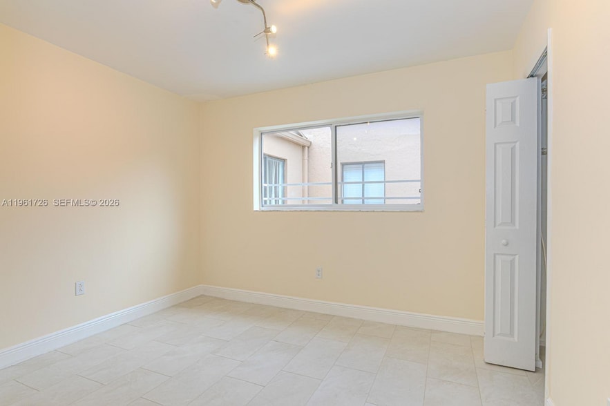 Building Photo - 5698 W 25th Ct