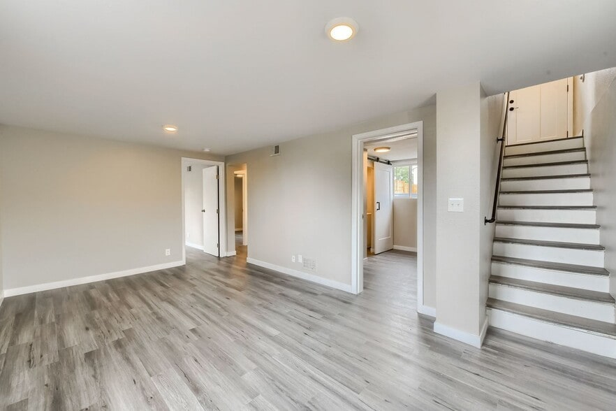 Building Photo - 6045 W Byers Pl