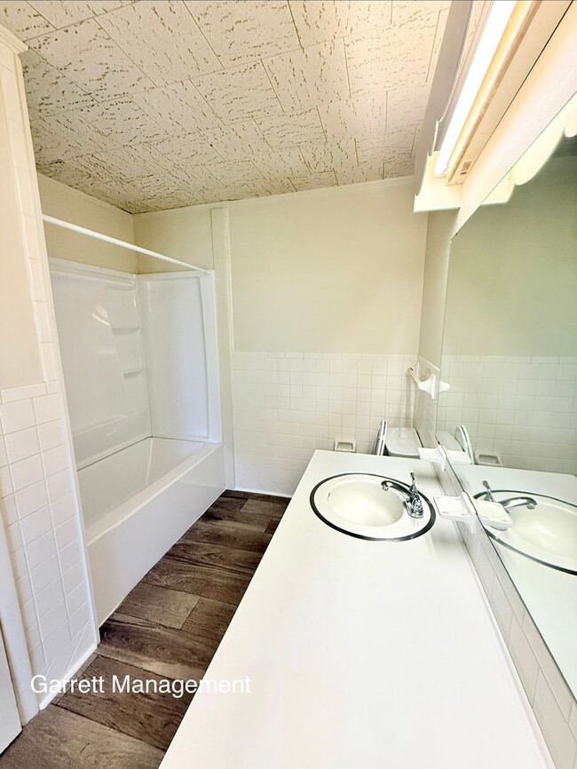 Building Photo - Spacious 4-Bedroom Home in Lampasas – Room to Live, Work & Play!
