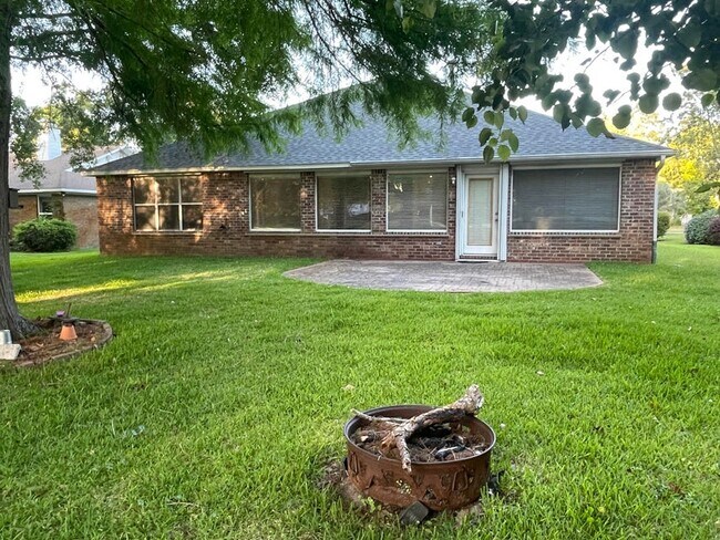 Building Photo - 1144 Troon Dr W