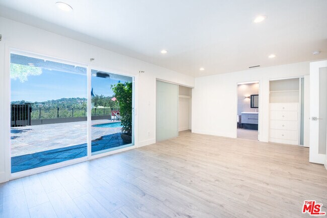 Building Photo - 3650 Sapphire Dr