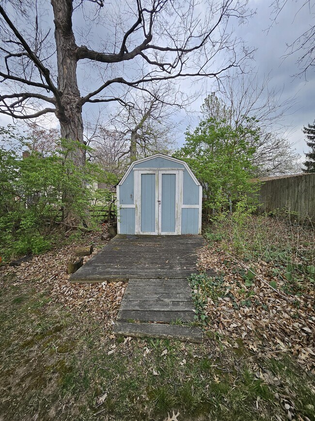 Building Photo - 7645 Bayridge Dr