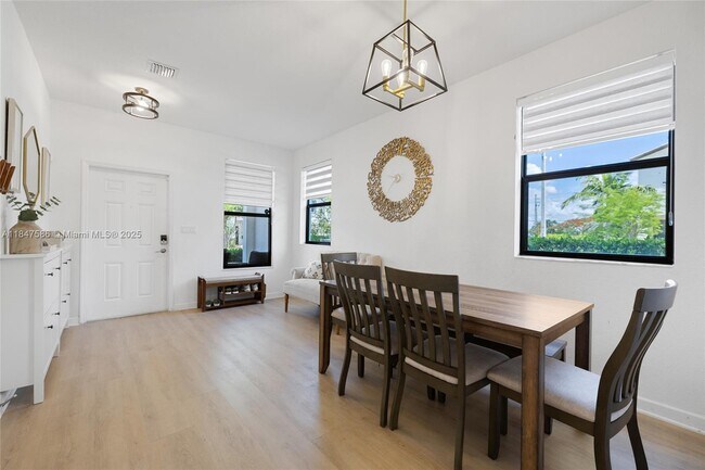 Building Photo - 147 SW 185th Way