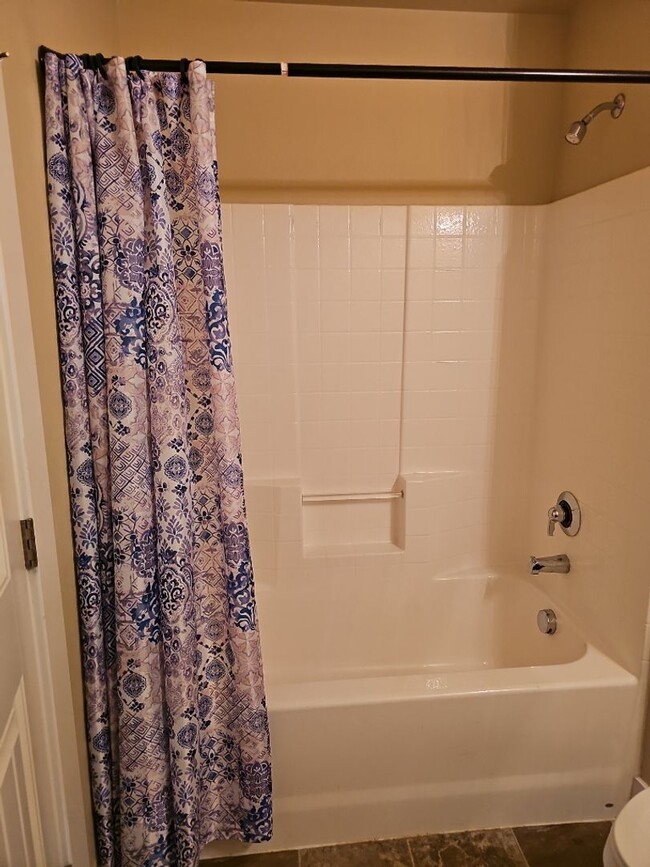 Building Photo - Nice 2 bedroom, 2 bath condo in a fabulous...