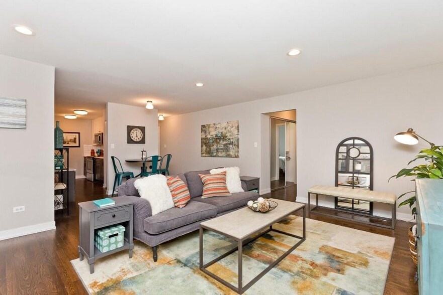 Building Photo - 5510 N Sheridan Rd