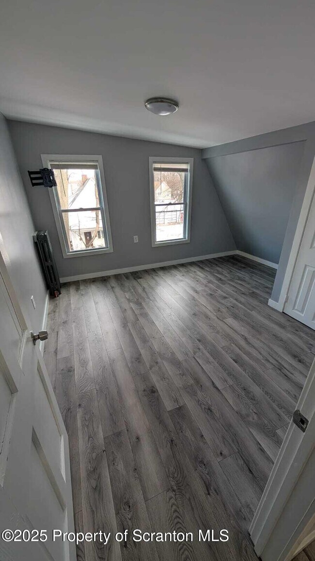 Building Photo - 124 Willow St