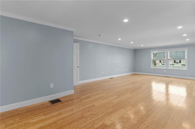 Building Photo - 10 Cooke Pl