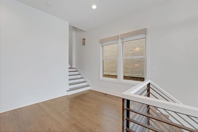Building Photo - 206 S 10th St