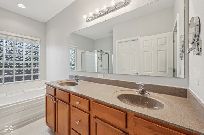 Building Photo - 15557 Bowie Dr