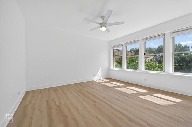 Building Photo - 6312 N Artesian Ave