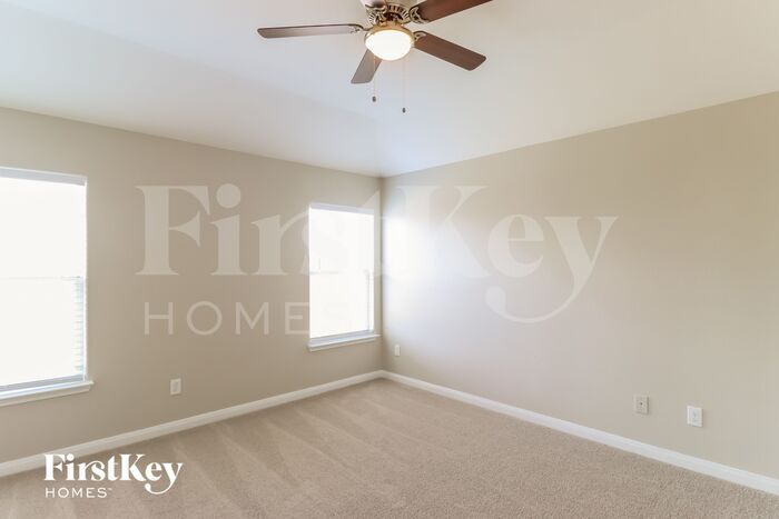 Building Photo - 325 Meadow Ridge Dr