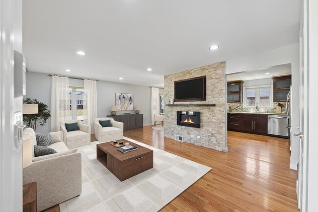 Building Photo - 604 S Edward St