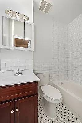 Building Photo - 932 Seneca Ave