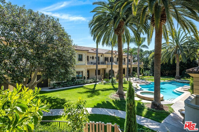 Building Photo - 70 Beverly Park St