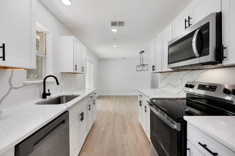 Building Photo - 1414 Timberlake Cir