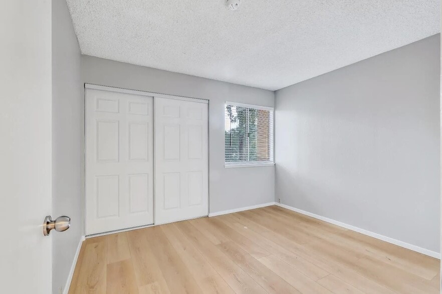 Building Photo - 1574 Drake Dr