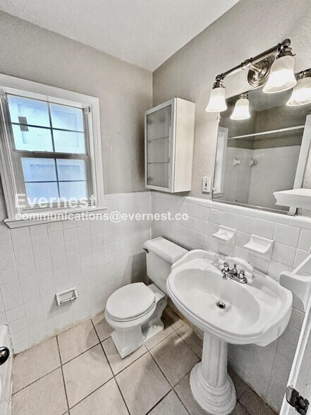 Building Photo - 841 Frederica St NE