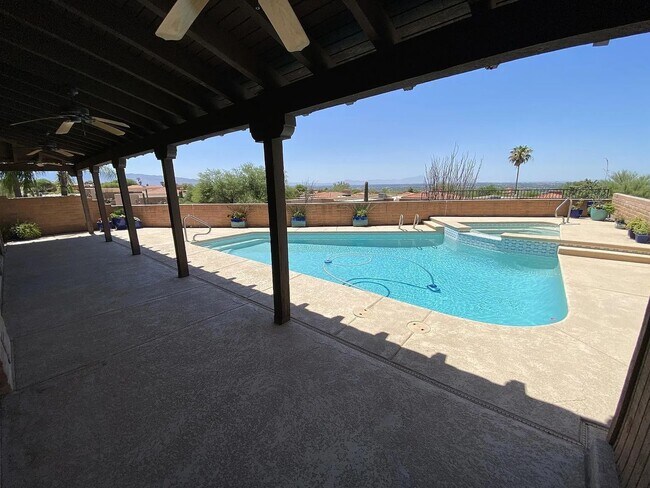 Primary Photo - Spacious 2bd/2bath + Den home in Catalina ...