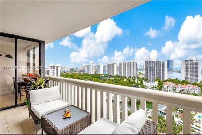 Building Photo - 1000 W Island Blvd