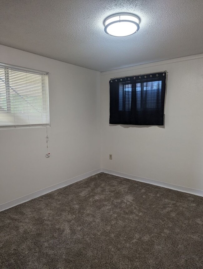 Building Photo - 2 Bedroom Pet-friendly Clarkston Apartment...