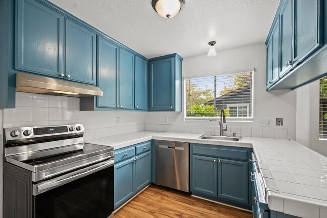 Building Photo - 1220 Mission Blvd