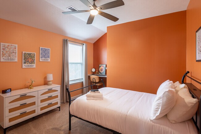 Building Photo - 4830 Fairmont Dr