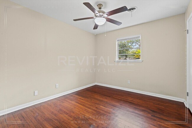 Building Photo - Stylish 3 Bed Brick Home | Modern Kitchen + Large Private Backyard