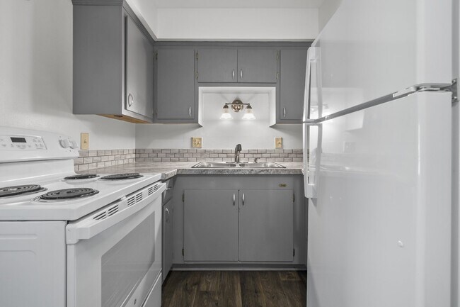 Building Photo - Large, updated, two bedroom available Febr...