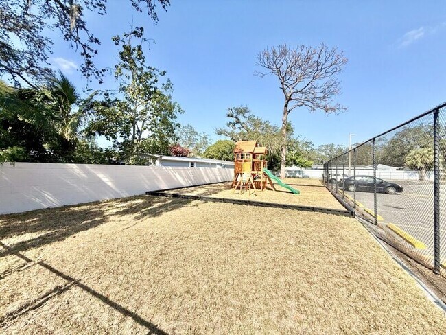 Building Photo - 7517 Pitch Pine Cir