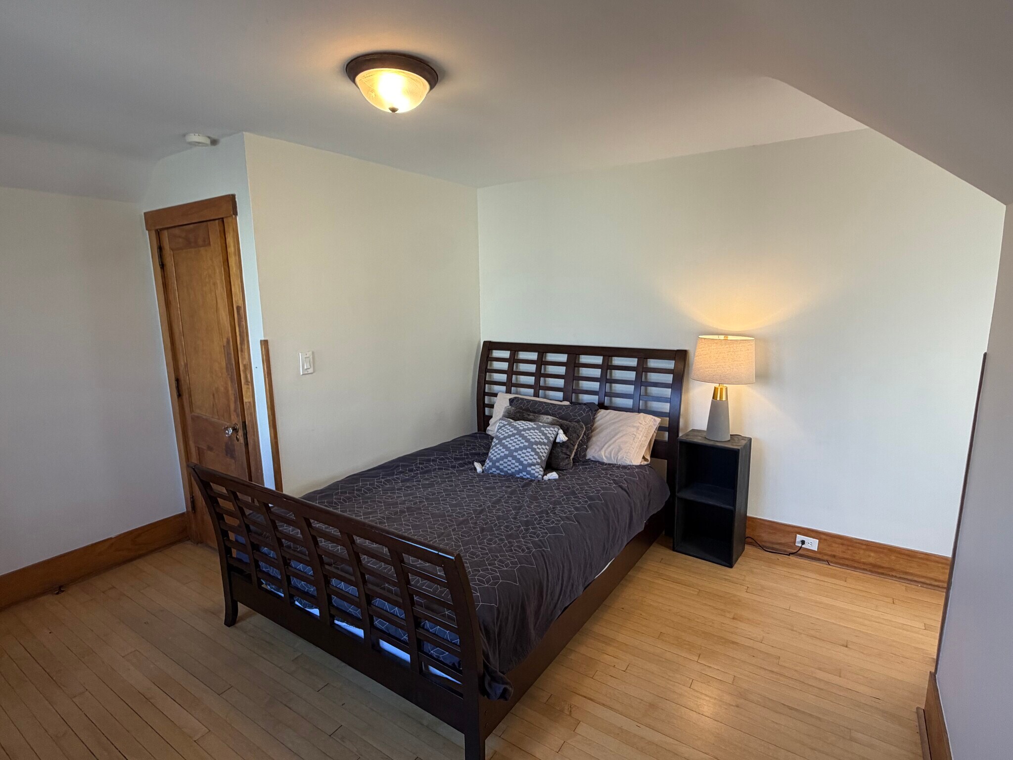 Building Photo - 18 Rustic W