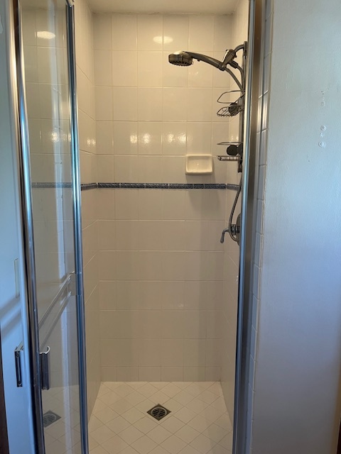 shower - 605 35th St