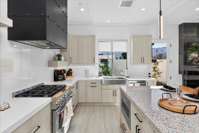 Building Photo - 51116 Avenida Mendoza