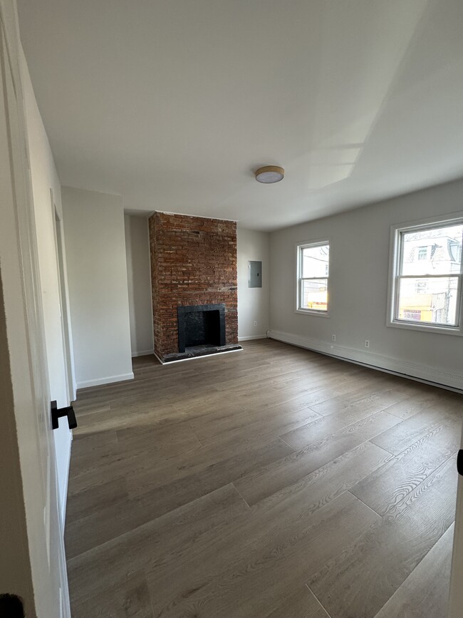 Building Photo - 613 South St