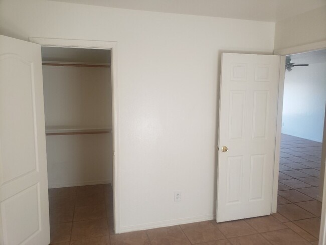 Building Photo - N Sunshine Blvd