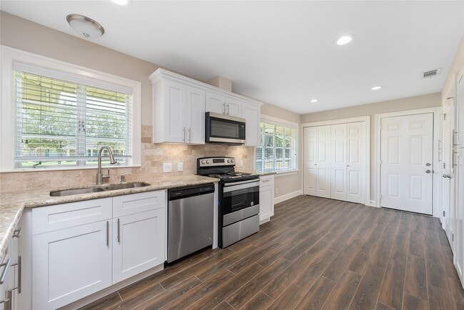 Building Photo - 3830 Linkwood Dr