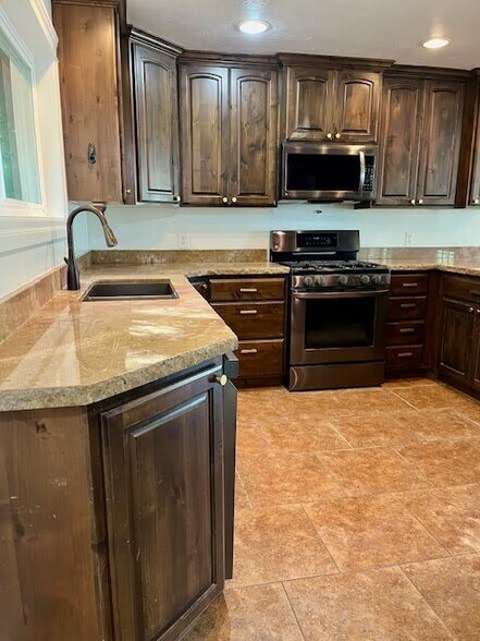 Building Photo - 185 E South Weber Dr