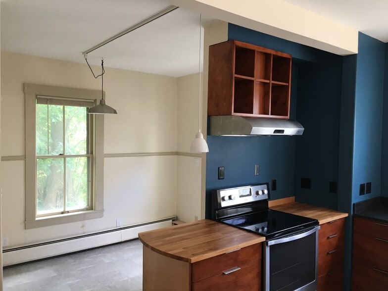 Building Photo - 33 St Paul St